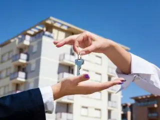 女性がマンションを買う年齢は？ 年収どれくらいでマンションを購入しているの？