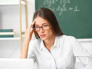 「残業代は半世紀前の基準!?」教員を苦しめる「教職調整額」って？