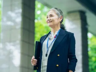 【定年後の年金】嘱託社員として再雇用された場合、どのような手続きが必要？
