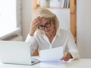 年金がストップするなら働かないほうが良い？　定年後の働き方について解説