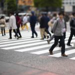 信号のない横断歩道で「お先にどうぞ」と歩行者から合図が！→発進したら「進行妨げで9000円の反則金」と同乗者に注意されたけど、道を譲られた場合でも「違反」になるのでしょうか…？