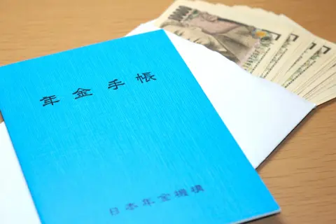 春から「新社会人」になり在学時の「年金」を追納すべきか迷っています。老後の「老齢基礎年金」にはどのくらい影響がありますか？