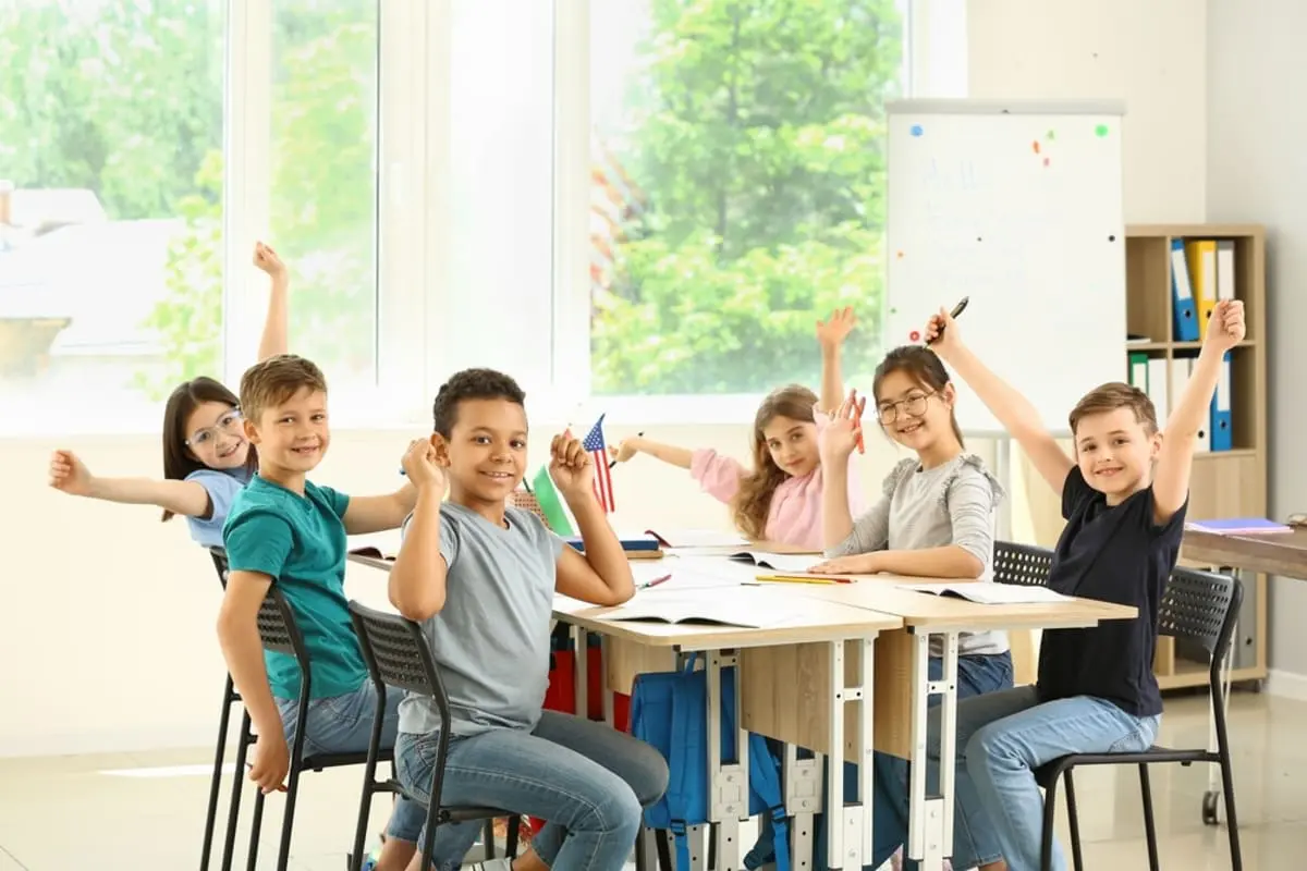 近所の小学生が、水泳・ピアノ・英会話の習い事をしているようです。どのくらい費用はかかっているのでしょうか?