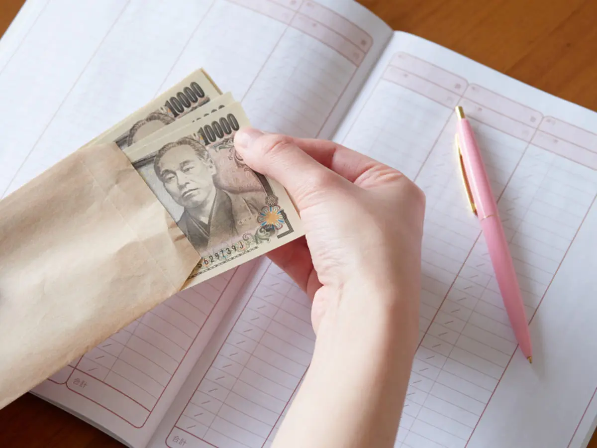 大学生の甥への仕送りが「月10万円」超と聞いてビックリ! 東京の大学に進学したそうですが、都会ならこれくらい“当たり前”ですか? 家計が厳しいわが家は、近場で進学させるべきでしょうか?