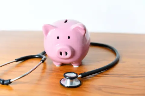 今年は医療費が「50万円」近くになりそうというな夫婦です。1年で3回以上「高額療養費制度」を利用すると「上限」が下がると聞きましたが本当でしょうか？ 「多数回該当」の仕組みって？